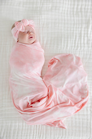 Lou Lou and Company Swaddle Blanket - Emily
Newborn baby wrapped in a pink blanket with a matching headband on a white background