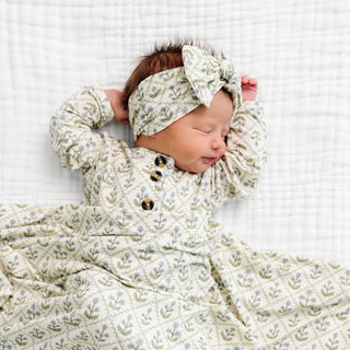 Lou Lou and Company Headband - Etta
Newborn baby in floral outfit and headband on a white textured background