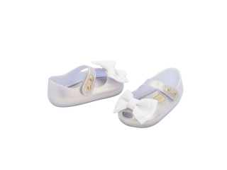 Mini Melissa My First Melissa - Pearly White White children's shoes with bow details on a white background
