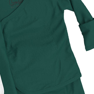 Bonsie Footie - Ever Babe
Green scrub top with a pocket on a white background