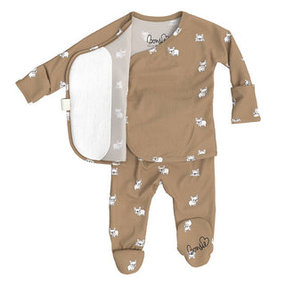 Bonsie Footie - Frenchie
Beige baby outfit with white patterns on a white background