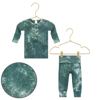 Lou Lou and Company Top and Bottoms - Mateo
Tie-dye baby outfit with shirt and pants on hangers against a white background