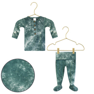 Lou Lou and Company Top and Bottoms - Mateo
Green tie-dye baby shirt and pants on hangers with a close-up of the fabric texture.