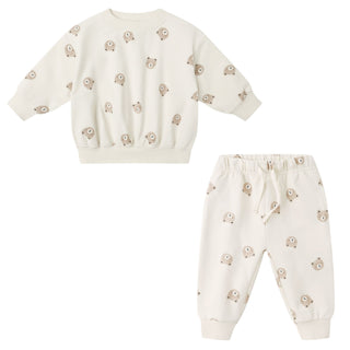 Quincy Mae Relaxed Sweatshirt & Relaxed Sweatpant Set - Brown Bear
Children's outfit set with a white sweater and pants featuring small decorative elements on a white background.