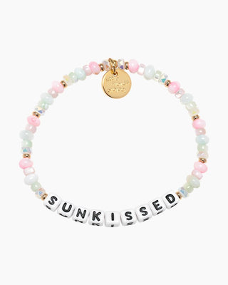Little Words Project Bracelet - Sunkissed
Beaded bracelet with 'SUNKISSED' charm on a white background
