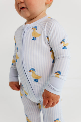 In My Jammers Zipper Romper - Striped Ducks
Baby wearing a onesie with duck pattern on a white background
