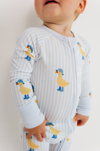 In My Jammers Zipper Romper - Striped Ducks
Baby wearing a onesie with duck patterns on a plain background