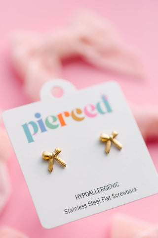 Pierced Co. Classic Bows Earrings
Gold bow-shaped earrings on a 'pierced' branded card with a pink background