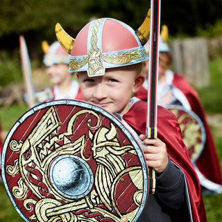 Liontouch Sword - Harald Viking Red
Child in Viking costume with helmet and shield outdoors