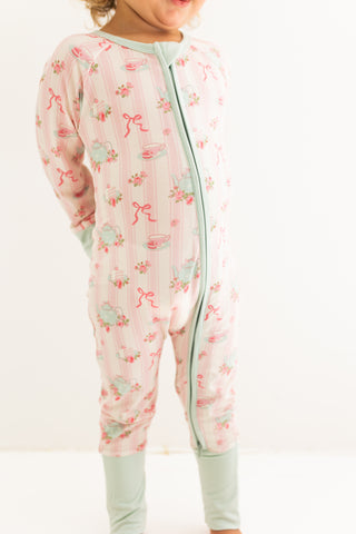 In My Jammers Zipper Romper - Tea Party
Child wearing a pink floral onesie with a zipper on a white background