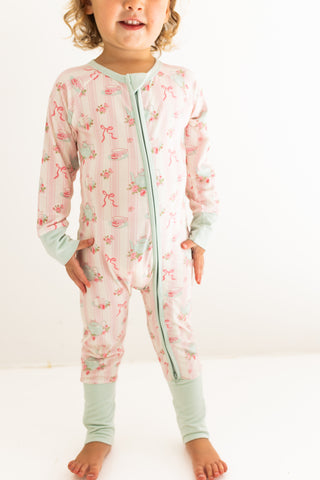 In My Jammers Zipper Romper - Tea Party
Child wearing a floral onesie with a zipper on a white background