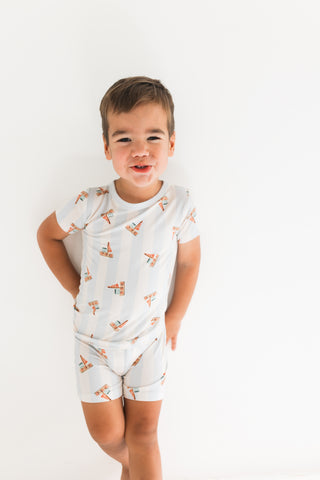 In My Jammers Two Piece Short Set - Little Sailboat
Child wearing a white outfit with orange patterns on a white background