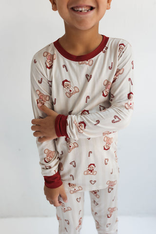 In My Jammers Bear-y Merry Two Piece Set
Child wearing pajamas with a Christmas pattern on a white background