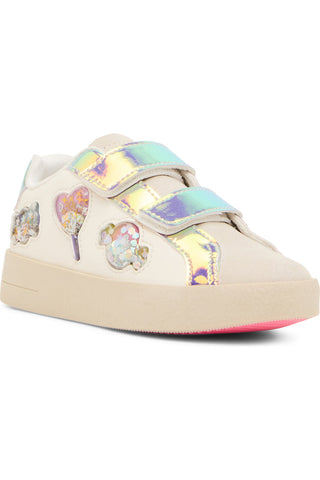 Steve Madden Toddler Fetti Sneaker
A low-top sneaker for kids in off-white canvas, featuring iridescent holographic hook-and-loop straps, colorful heart-shaped patches, and a bright pink outsole.