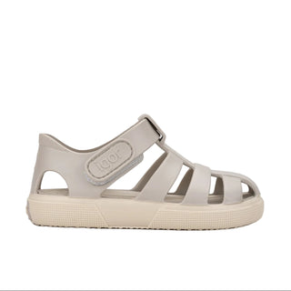 Igor Bay in Sand
Beige sandal with a strap on a white background