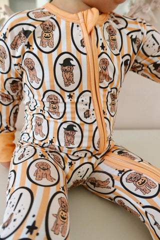 In My Jammers Orange Howl-O-Ween Pups Zipper Romper
Children's outfit with dog pattern on a plain background