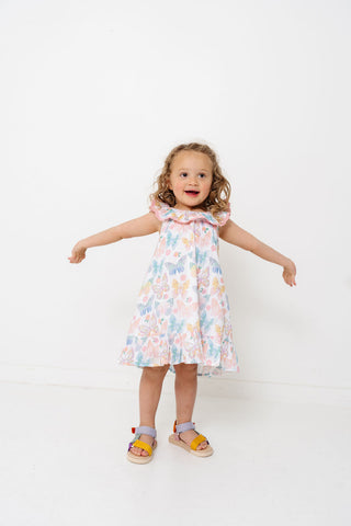 Alto Modas Girls Harper Dress - Butterflies
Young girl wearing a floral dress on a white background
