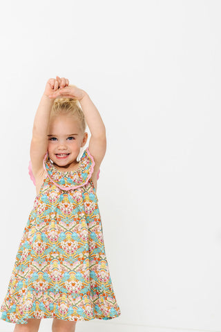 Alto Modas Girls Harper Dress - Happy Sun
Young girl wearing a colorful floral dress on a white background
