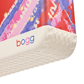 Baby Bogg® Bag - In Love With Bogg - Buoy Red
Close-up of a colorful water bottle with 'bogg' branding on a white background