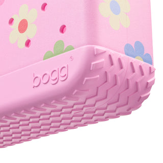Baby Bogg® Bag - Spring Love: Happy Flowers
Close-up of a pink children's shoe with floral patterns and 'bogg' branding.