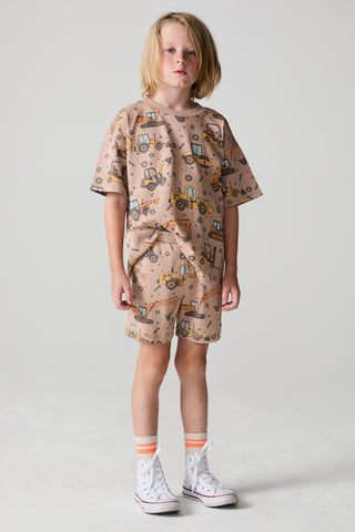 Chaser Construction Days Shorts in checkered pattern, casual shorts with pockets, on a white background.