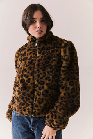 Chaser Leopard Puff Sleeve Women's Jacket
Person wearing a leopard print jacket against a plain background