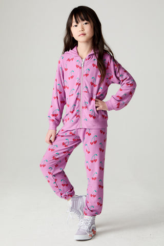Chaser Allover Sweethearts Girls Jogger
Child wearing a pink heart-patterned tracksuit on a white background