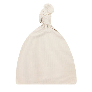 Lou Lou and Company Ribbed Top Knot Hat - Cove
Beige baby knot hat on a white background