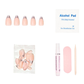 Glamnetic Press-On Nails Short Almond - Mirror Mirror
Set of false nails with a alcohol pad and packaging on a white background