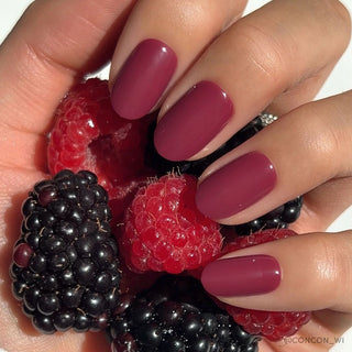 Glamnetic Press-On Nails Short Round - Berry Maroon
Hand with maroon nail polish holding blackberries and raspberries