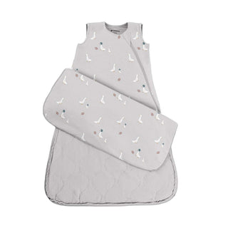 Gunamuna Sleep Sack 1.0 TOG - Football Goose
Light gray baby sleeping bag with small patterns on a white background