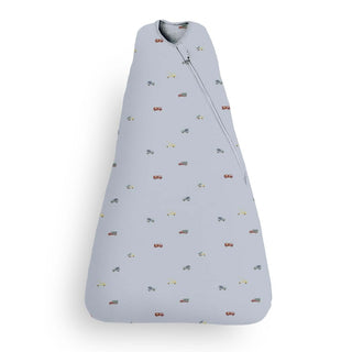 Gunamuna Swaddle Sleep Sack 1.0 TOG - Working
A baby sleep bag in light gray with a small repeating pattern of vintage cars in various colors, featuring a diagonal zipper at the neck.