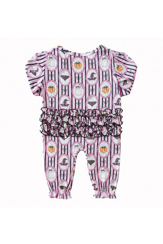 Caden Lane Ruffle Zipper Footie - Glow in the Dark Galloween
A baby girl's short-sleeve romper with a pink and white Halloween-themed print featuring pumpkins, ghosts, and bats, accented by a ruffled waistband.