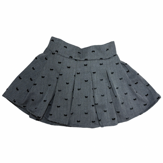 FBZ Grey with Tiny Black Bows Skort
Gray pleated skirt with black butterfly pattern on a white background