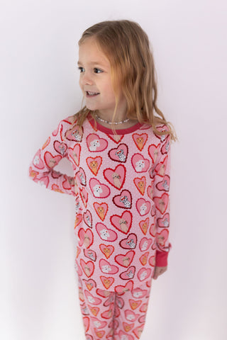 In My Jammers Two Piece Set - Pink Fur-Ever Valentine
Child wearing a pink heart-patterned onesie on a white background