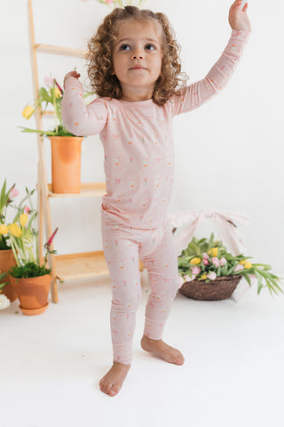 In My Jammers Two Piece Set - Pink Little Goose
Child wearing a pink outfit with a white background and decorative elements