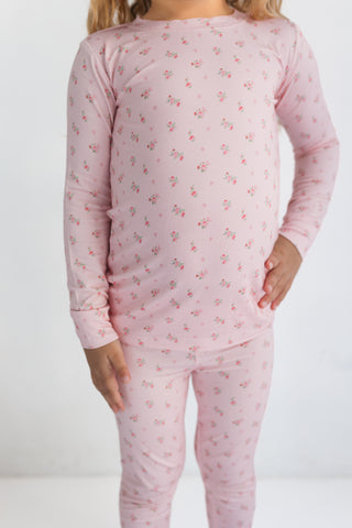 In My Jammers Two Piece Set - Rosie Floral
Child wearing pink floral pajamas on a white background