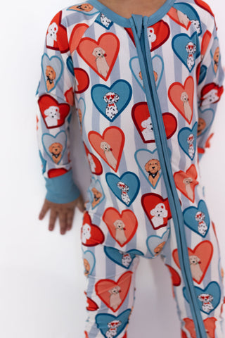 In My Jammers Zipper Romper - Blue Fur-Ever Valentine
Children's onesie with heart and bear pattern on a white background