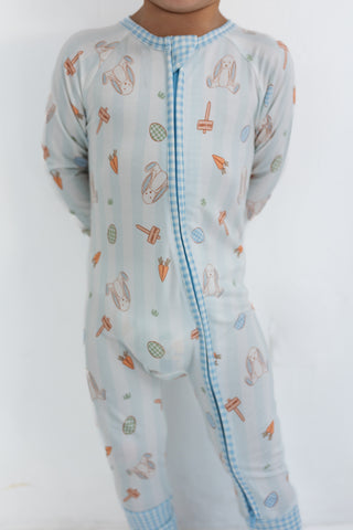 In My Jammers Zipper Romper - Oliver Rabbit
Children's onesie with food-themed print on a white background