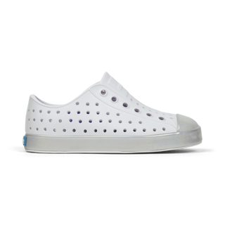 Native Jefferson Wrapped Shoes - Shell White / Hologram
A white low-top slip-on shoe with circular perforations, a translucent gray sole, and a clear rubber toe cap, shown in a side profile on a white background.