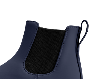 Native Kensington Chelsea Child - Regatta Blue / Gum Brown
Close-up of a navy blue Chelsea boot showing the side profile, elastic side gore, and heel pull tab against a white background.