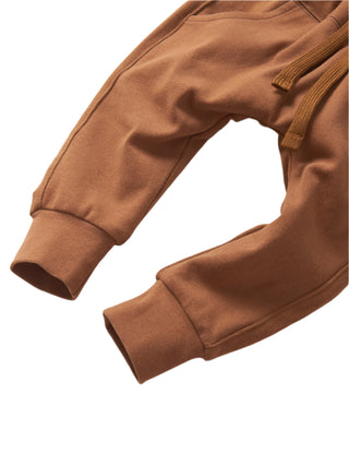  Little Bipsy Jogger - Chestnut
Brown sweatpants on a light gray background