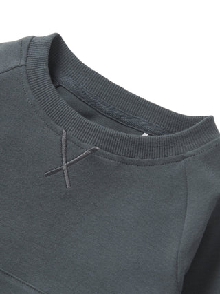 Little Bipsy Pocket Pullover - Shadow
Close-up of a dark gray sweatshirt collar with a white label.