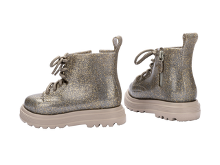Mini Melissa Coturno Baby - Beige / Golden Glitter
Pair of glittery silver boots on a white background
