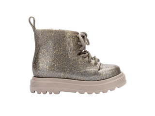 Mini Melissa Coturno Baby - Beige / Golden Glitter
Silver glitter boot with a beige sole on a white background