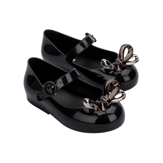 Mini Melissa Mini Sweet Love Glam - Black
Black shoes with decorative chain on a white background
