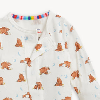Magnetic Me Modal Magnetic Footie - Wildly Loved
Baby outfit with bear pattern and rainbow trim on a white background