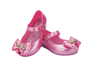 Mini Melissa Ultragirl Princess - Pearly Pink
A pair of glossy pink Mary Jane style shoes with satin bows and rhinestone embellishments on the toes, shown on a plain white background.