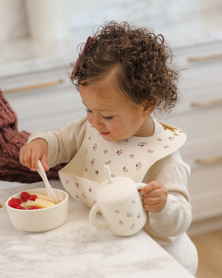 Mushie x Quincy Mae Heart Ditsy feeding set with a bowl, plate, and cup featuring a pink heart pattern for babies and toddlers.