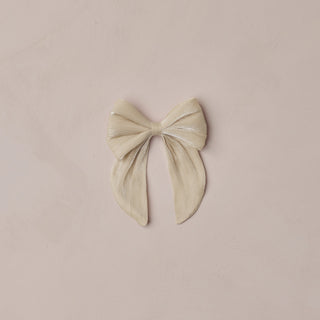 Noralee Everly Bow - Ecru
Beige bow hair accessory on a beige background